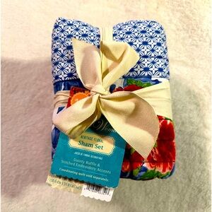 Set of PIONEER WOMAN Heritage Floral King Shams